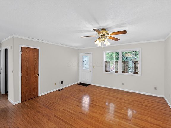 2nd image of 714 Greenbriar Cir