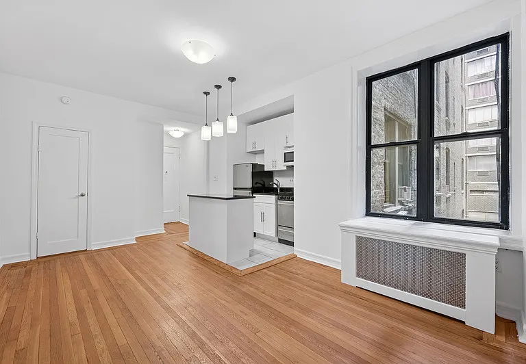 347 W 55th St #2F — Photo 2