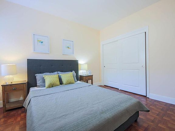 4th image of 582 Abbot Ave