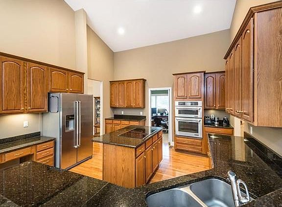 Newer appliances, granite, island, 42 in cabinets, and breakfast bar in kitchen.