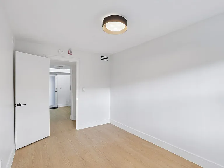 The Oaks Apartments — Photo 74