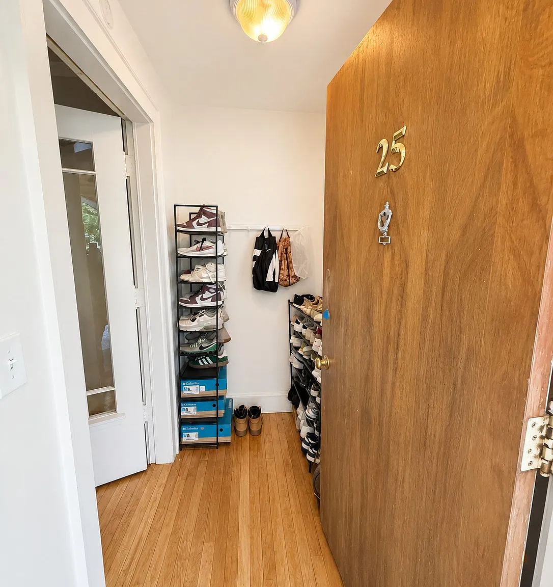 3 bed, 1.0 bath, 1000 sqft, $3,000 — Photo 1