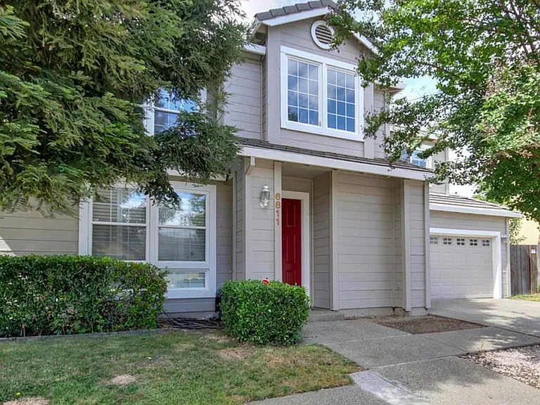 6811 Hampton Cove Way — Photo 1