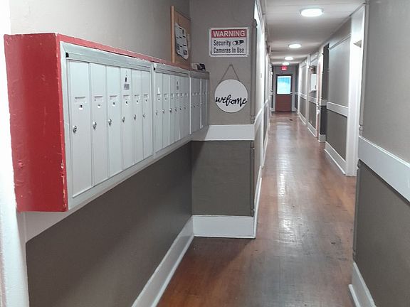 2nd image of 830 Park Blvd APT 6