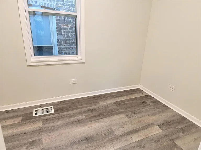 3453 S Lituanica Ave — Photo 9