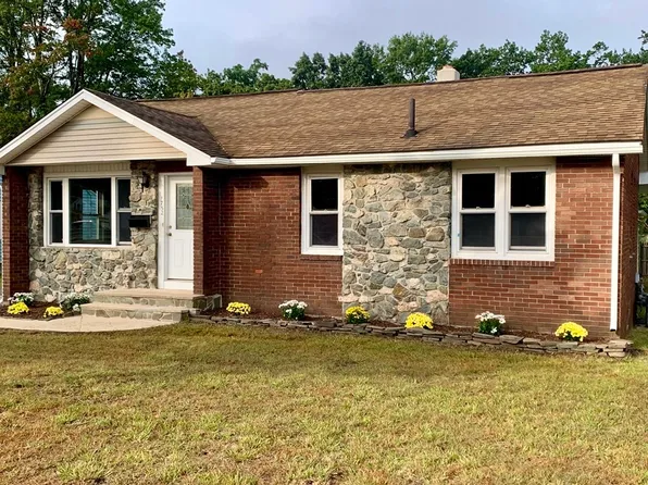 1752 Memorial Dr, Chicopee, MA 01020