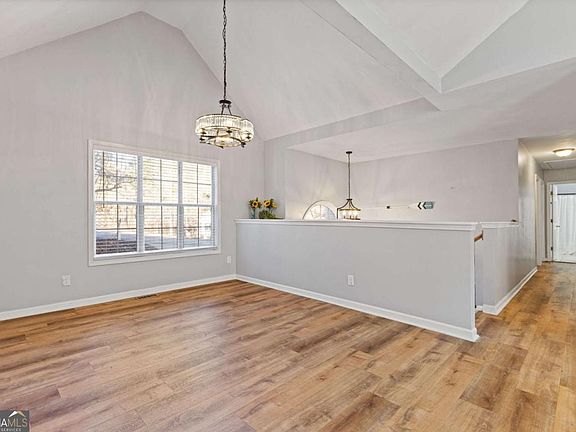 5th image of 402 Eileen Cir