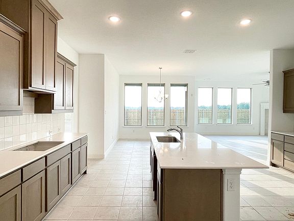 3rd image of 417 Hill Dr