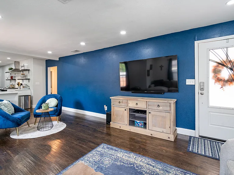912 S Rosemont Ave — Photo 11