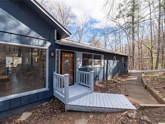 2nd image of 226 Mountain View Ct