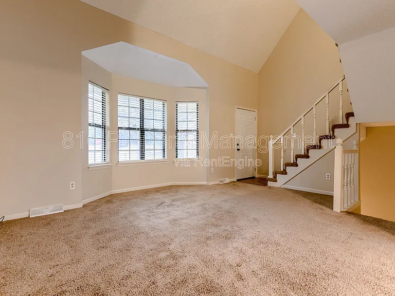 164 SW Robin Rd — Photo 2