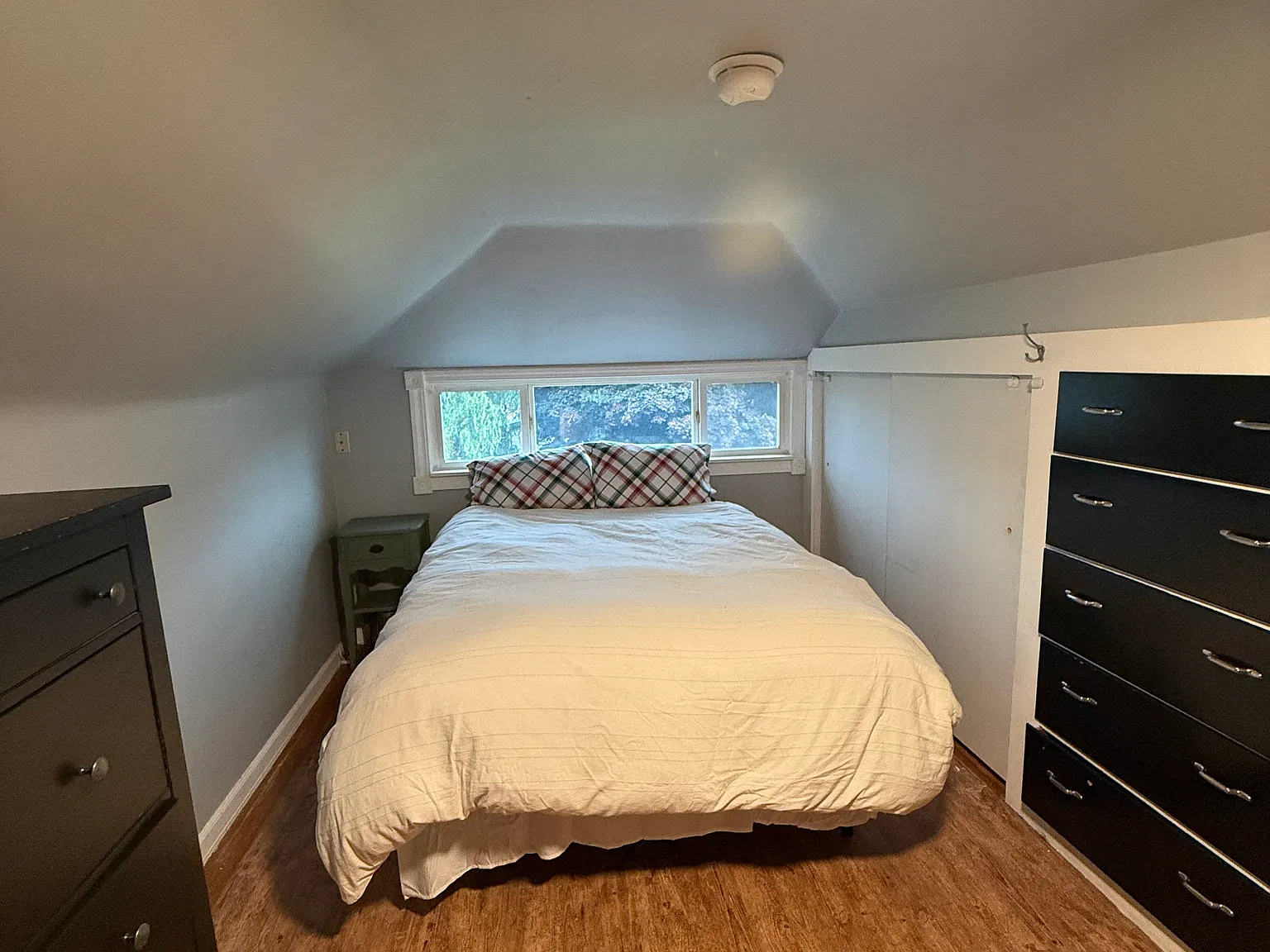 3 bed, 1000 sqft, $2,700 — Photo 2