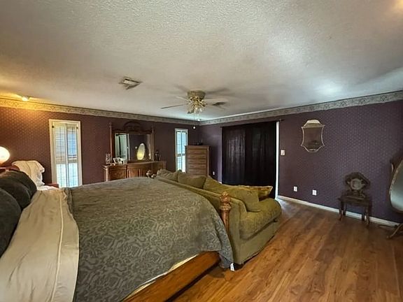 4th image of 1004 E Sims St