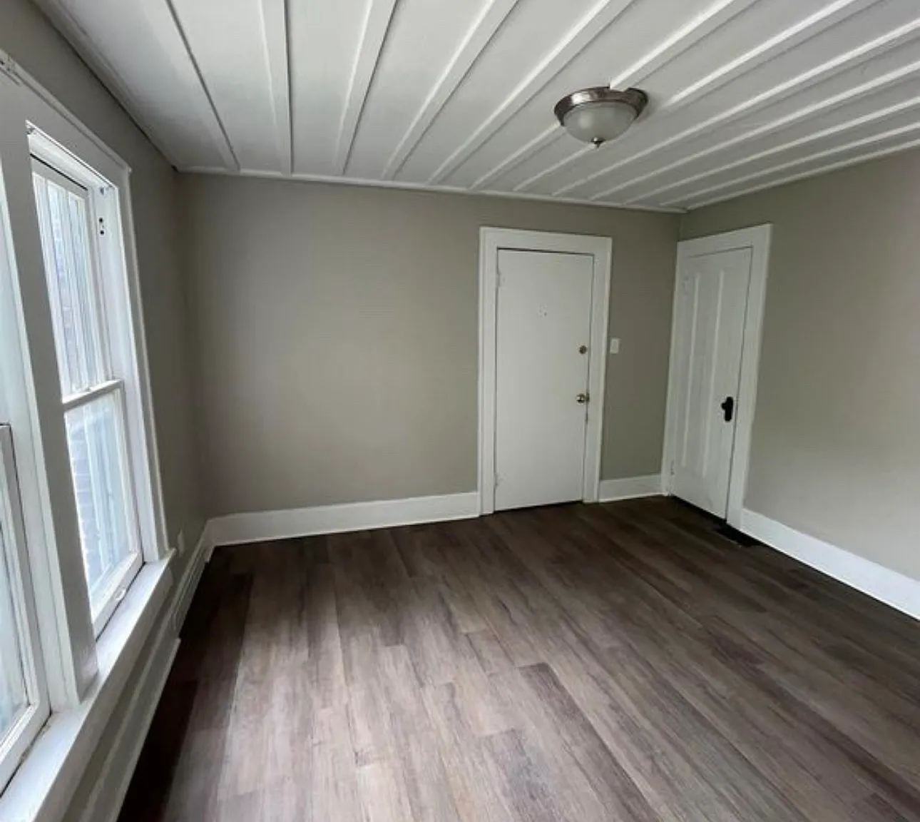 211 S Liberty St — Photo 4