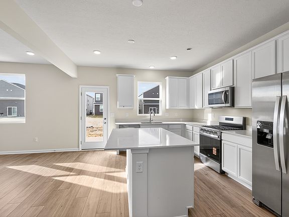 3rd image of 3894 Riverstone Dr