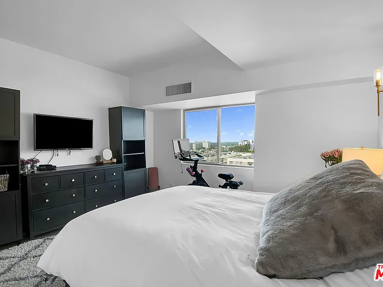 1155 N La Cienega Blvd #1103 — Photo 17