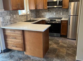 306 S 1st St, Carlton, OR 97111
