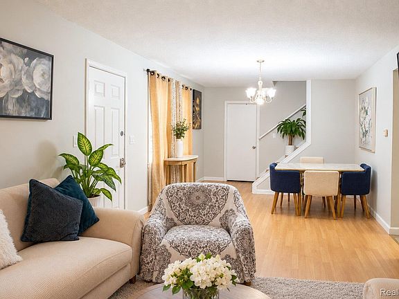 5th image of 37391 Saint Joseph Dr