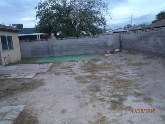 4th image of 2471 Oak Glen Way