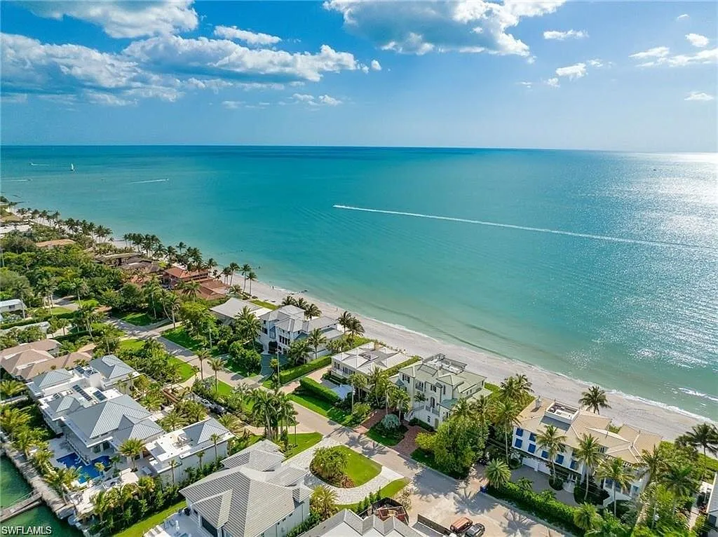 4 bed, 4.0 bath, 4240 sqft, $100,000 — Photo 2