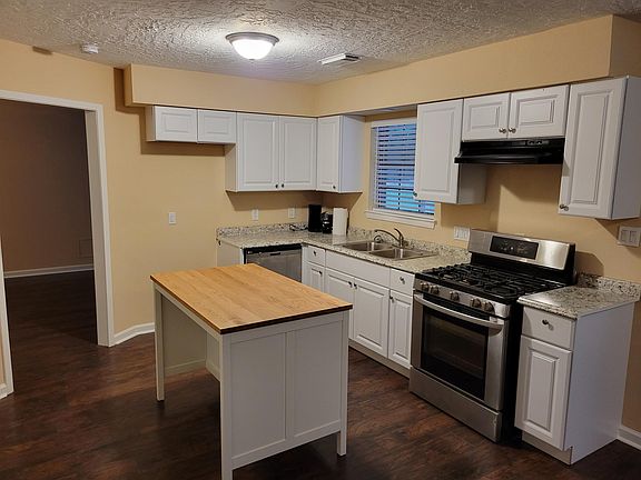2nd image of 3340 Pine Grove Dr