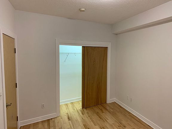 5th image of 2222 Detroit Ave APT 1117