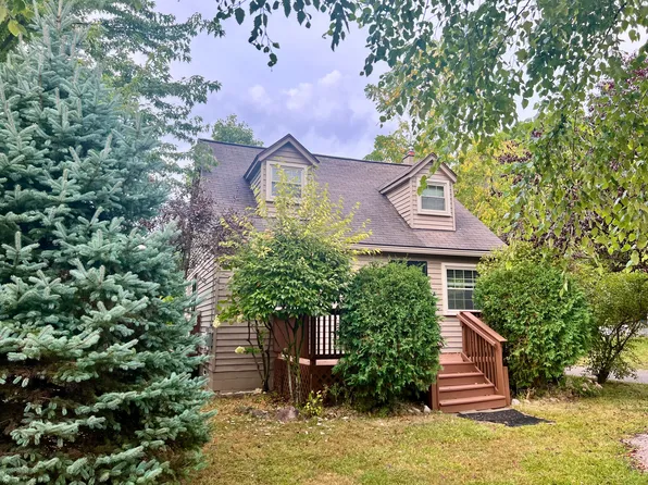 615 Leon Rd, Walled Lake, MI 48390