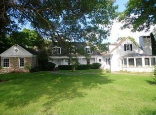 33W458 Surrey Rd, Wayne, IL 60184