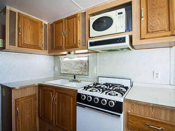 4th image of 12763 E 44th St