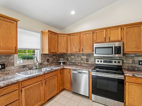 4th image of 410 Lawnview Ave