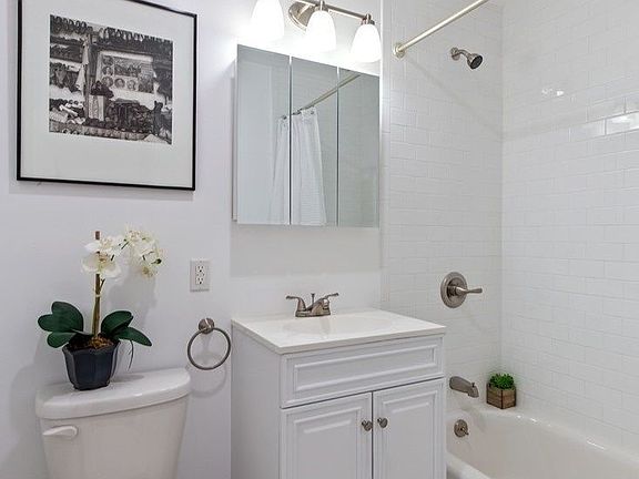 4th image of 15 Waverly Pl #6E