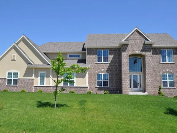 N55W20904 Carters Crossing Cir, Menomonee Falls, WI 53051