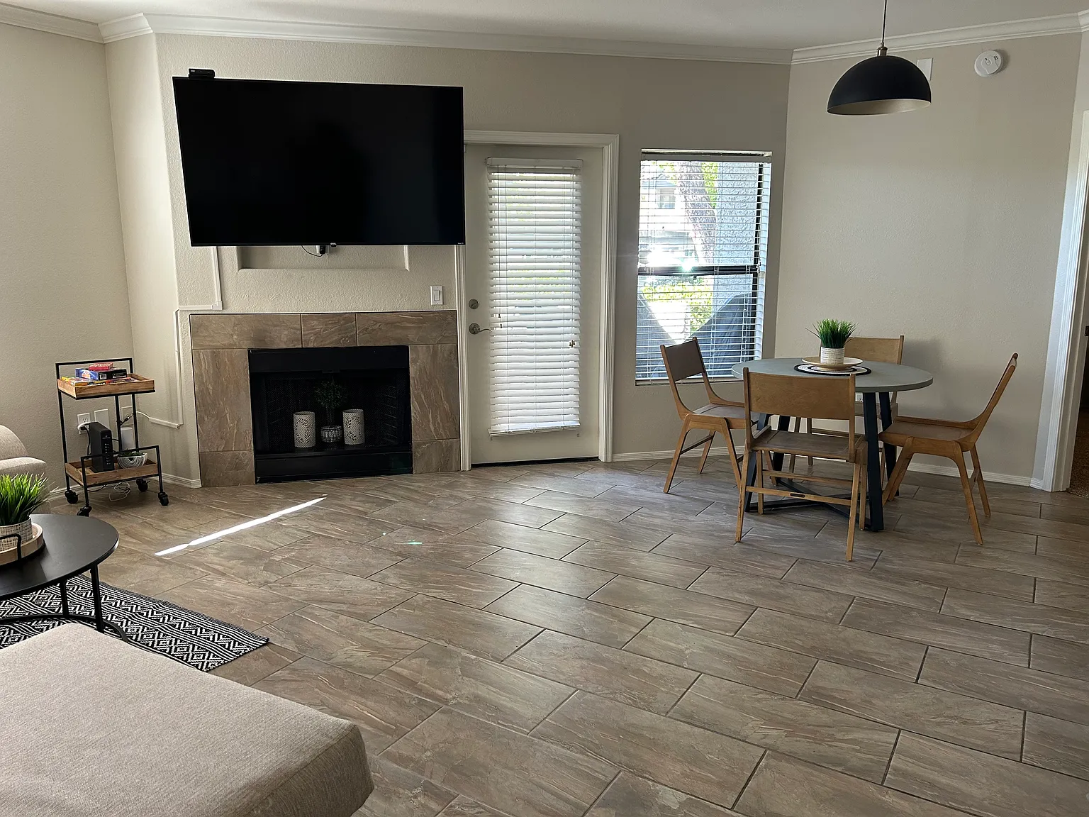 2 bed, 1150 sqft, $2,550 — Photo 2