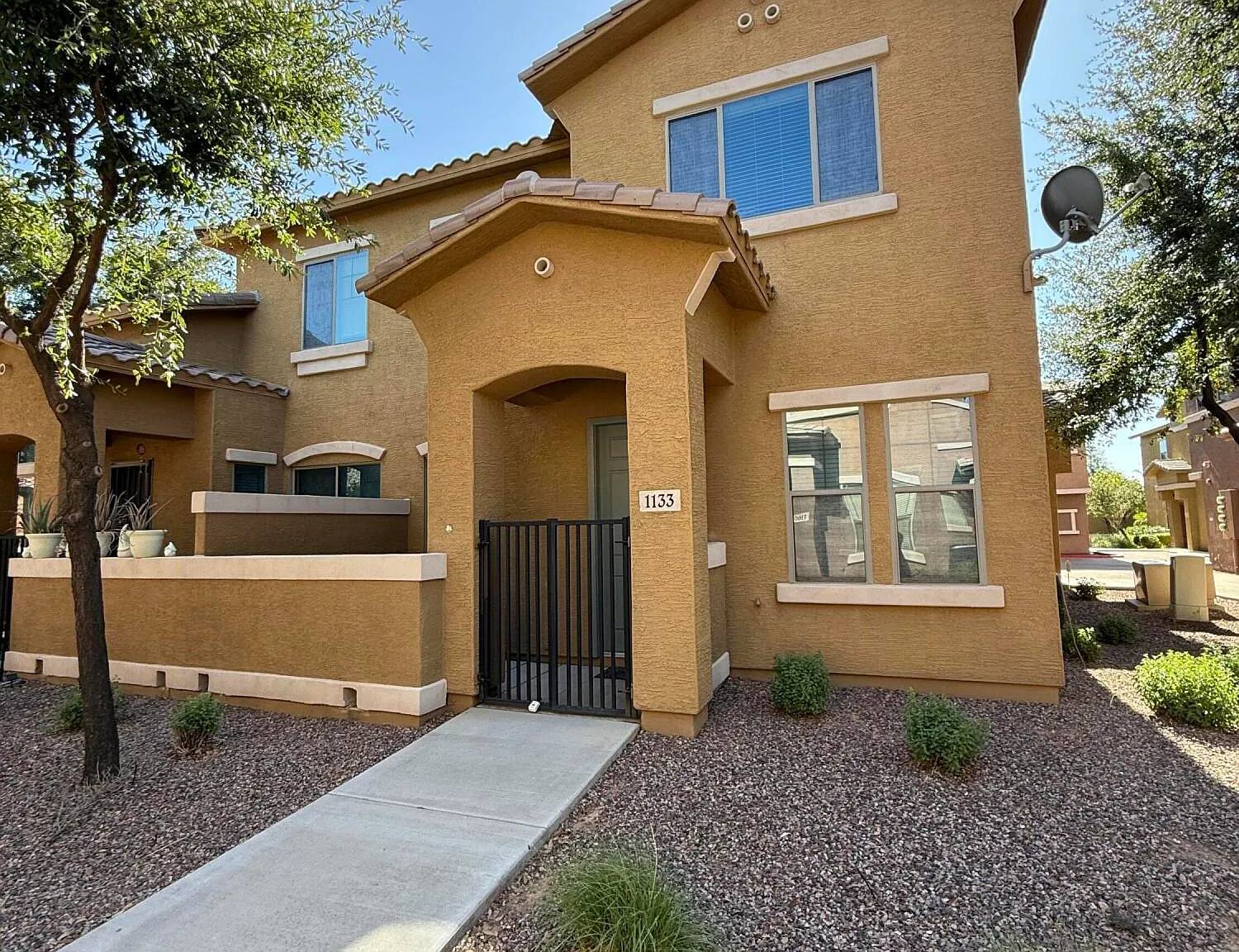 3 bed, 3.0 bath, 1493 sqft, $1,995 — Photo 1