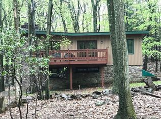 21 Wood St, Lake Harmony, PA 18624