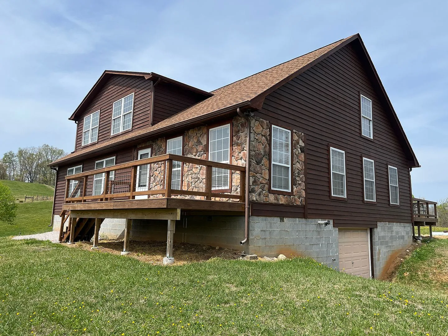 3 bed, 2.0 bath, 1944 sqft, $2,300 — Photo 4