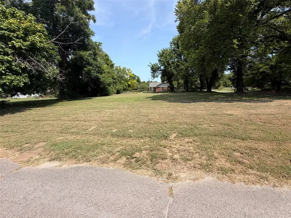 N E St, Eufaula, OK 74432