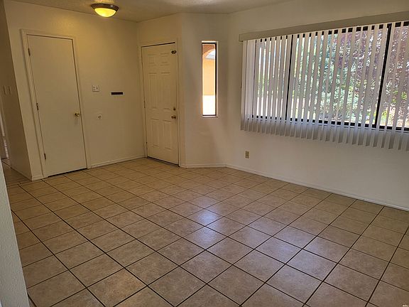 4th image of 1905 Mountain View Dr