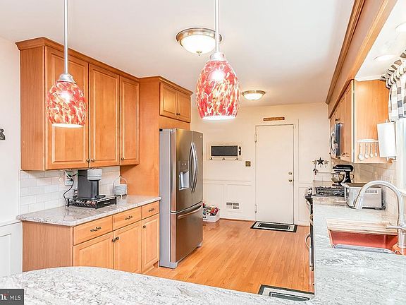 5th image of 9604 Labrador Ln