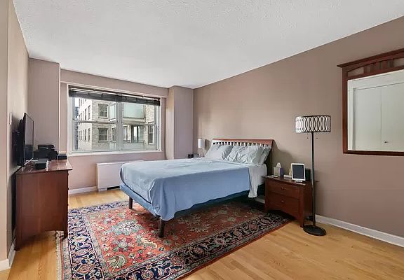 4th image of 300 E 40th St APT 28K