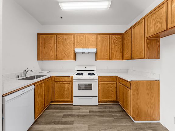 2nd image of 15643 Wyandotte St #306A