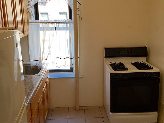 3rd image of 1014 55th St APT 3B