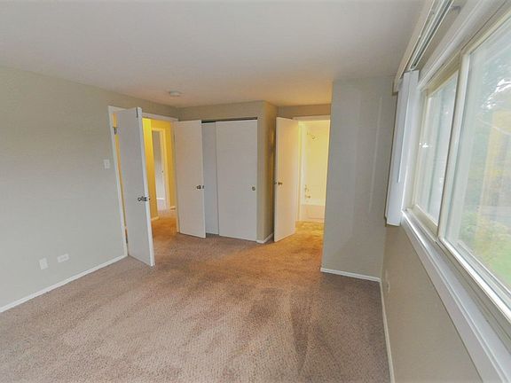 4th image of 16749 Meadowdale Dr