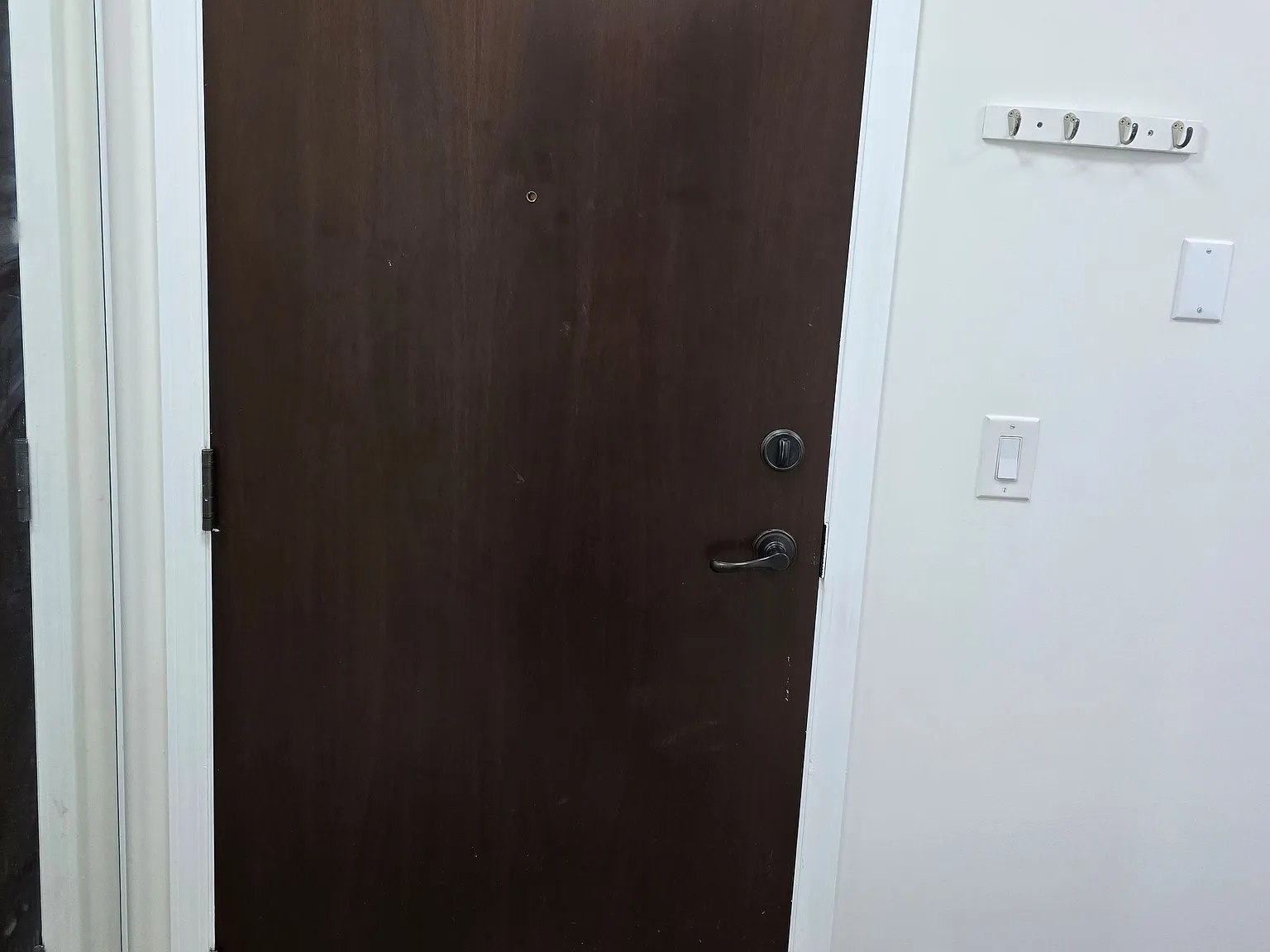 385 Prince Of Wales Dr — Photo 2