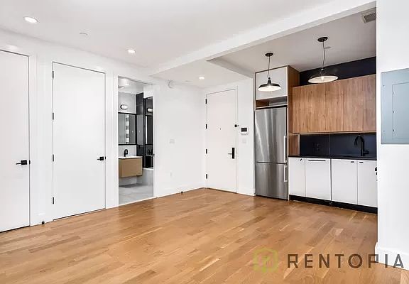 3rd image of 961 Willoughby Ave #308