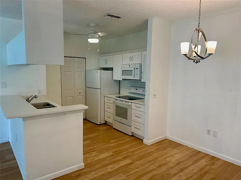 624 Arbor Lakes Cir #624 — Photo 4