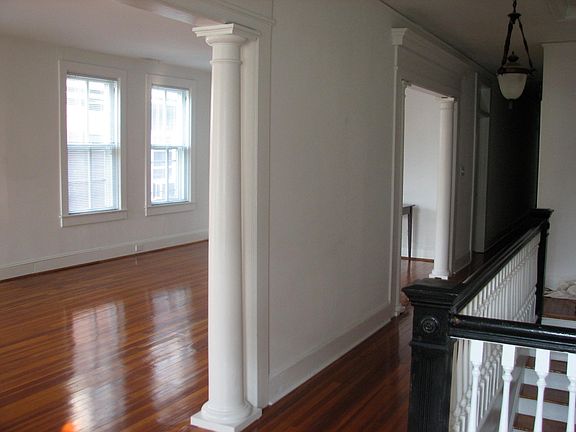 2nd image of 813 Manteo St APT 2