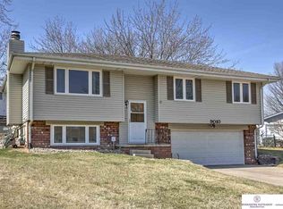 9010 Mulberry Ct, La Vista, NE 68128