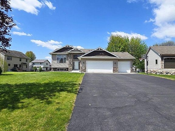 2nd image of 4065 Jasmine Ct NE