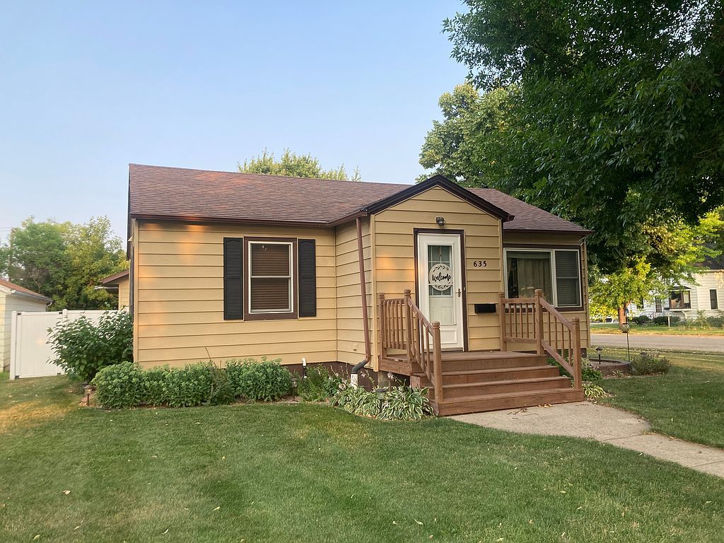 635 S 11th St - Property Image
